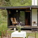 Dom wakacyjny Unique House Surrounded By Willow Trees Yderby