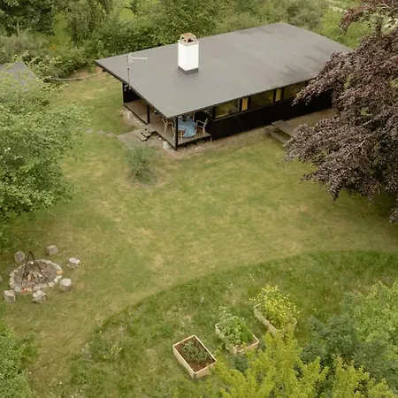 Unique House Surrounded By Willow Trees بيت للعطل Yderby