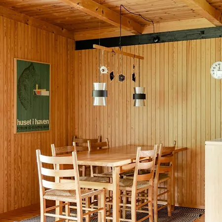 Unique House Surrounded By Willow Trees 別荘 Yderby