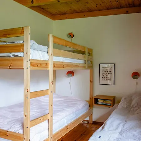 Unique House Surrounded By Willow Trees 別荘