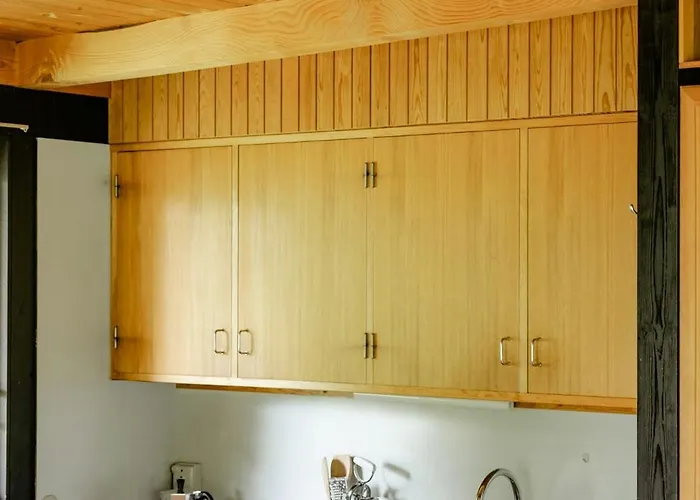 Unique House Surrounded By Willow Trees Hébergement de vacances