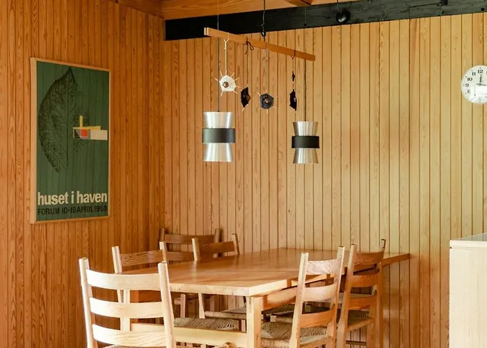 Unique House Surrounded By Willow Trees Hébergement de vacances Yderby